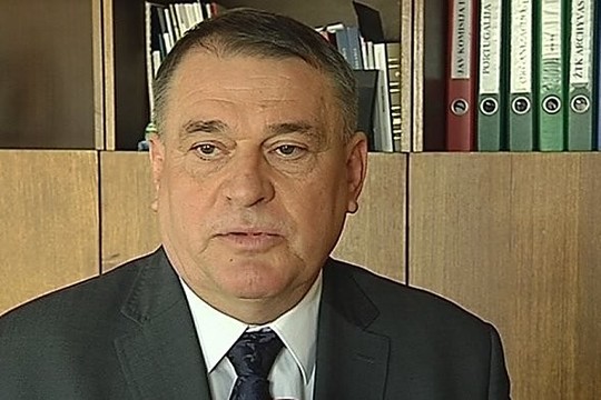 Kas suskaičiuos, kiek seimūnas turi automobilių?