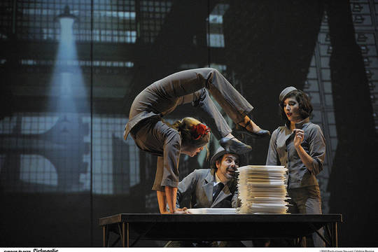 „Cirque Éloize“ atsiveža daugiau nei 10 tonų įrangos
