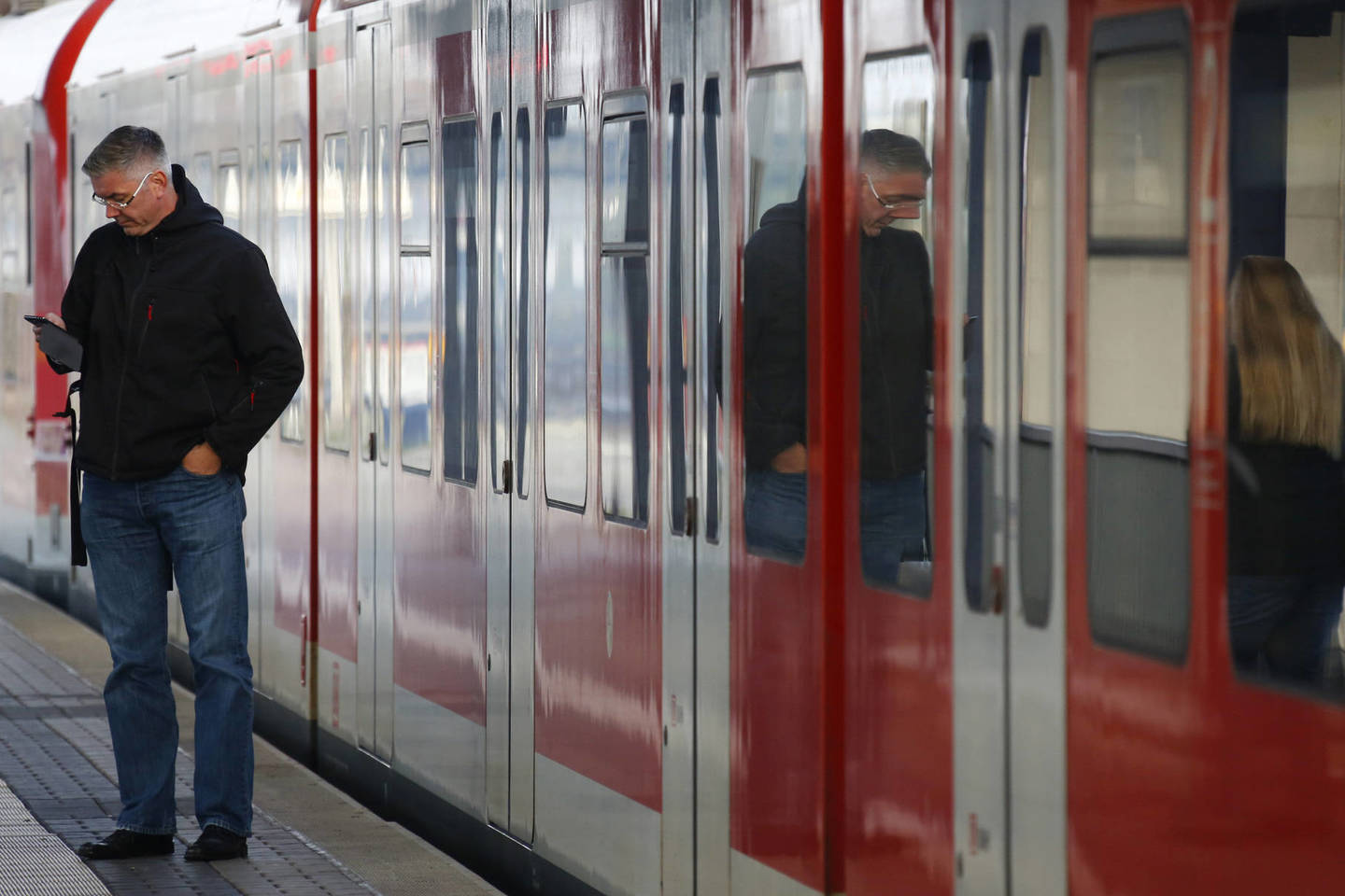 Šalies vakaruose ir šiaurėje kursavo apie 30 proc. regioninių ir priemiestinių traukinių.