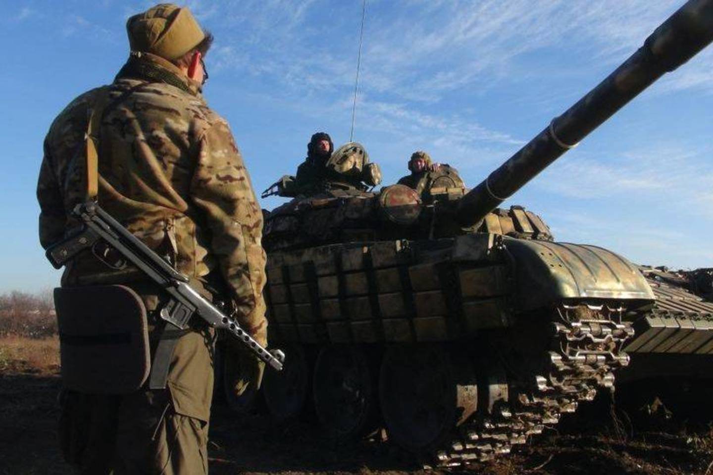 Socialiniuose tinkluose skelbiama į Ukrainą įvažiavusio rusų tanko T-72 nuotrauka.