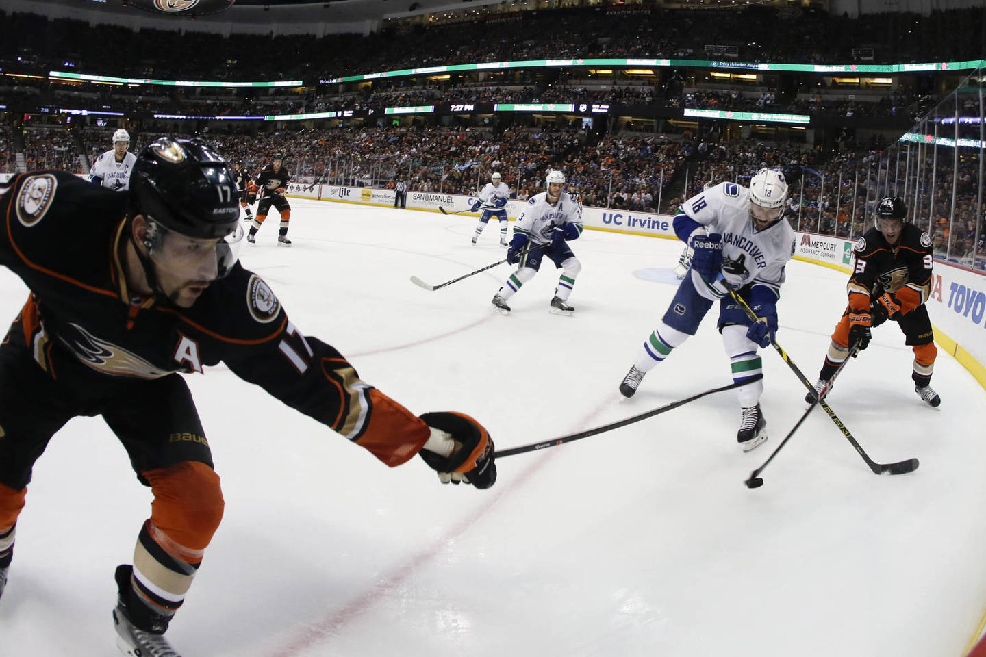 „Canucks“ ir „Ducks“ mačas.