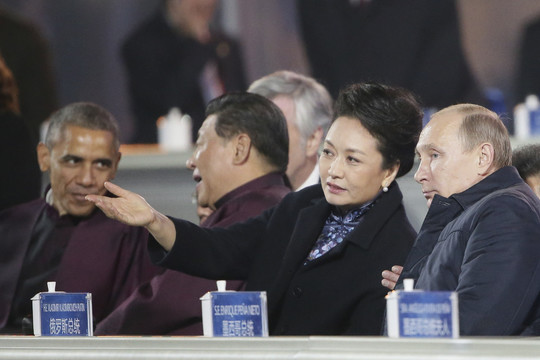 V. Putinas šelmiškai flirtavo su Kinijos prezidento žmona