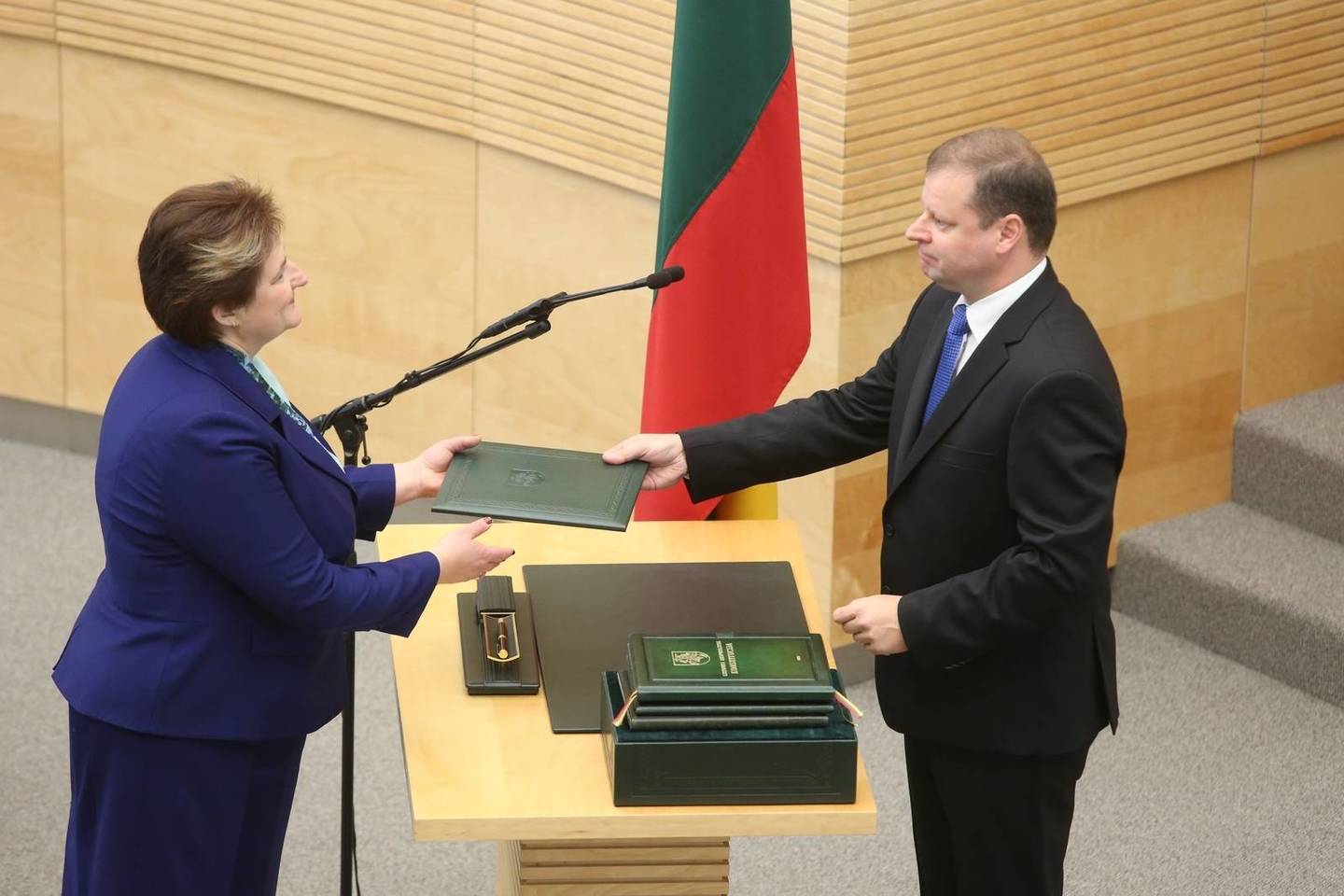 S.Skvernelis prisiekė Seime.