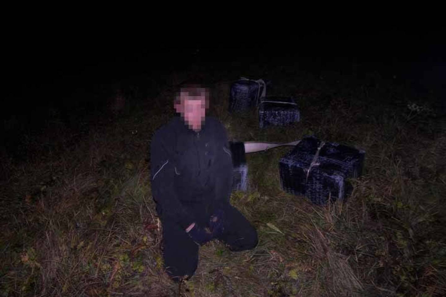 Keturi kontrabandininkai įkliuvo su 4 tūkst. pakelių cigarečių.