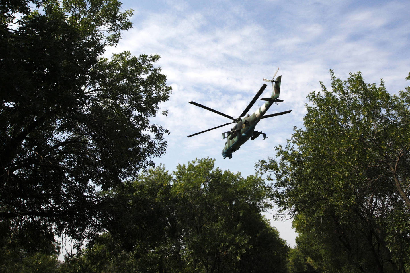 Armėnijos ginkluotųjų pajėgų sraigtasparnis Mi-24 buvo numuštas atsakomąja ugnimi.