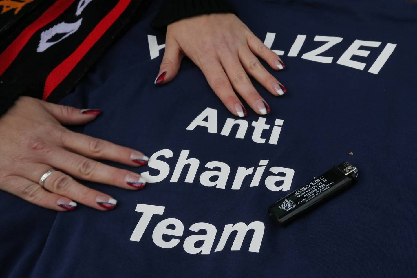 Vokietijos policija suėmė kelis vyrus, įtariamus pagalba kovotojų grupuotėms, įskaitant džihadistų judėjimą „Islamo valstybė“.