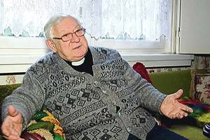 Kunigo auka pasijutęs vyras trokšta milijonų