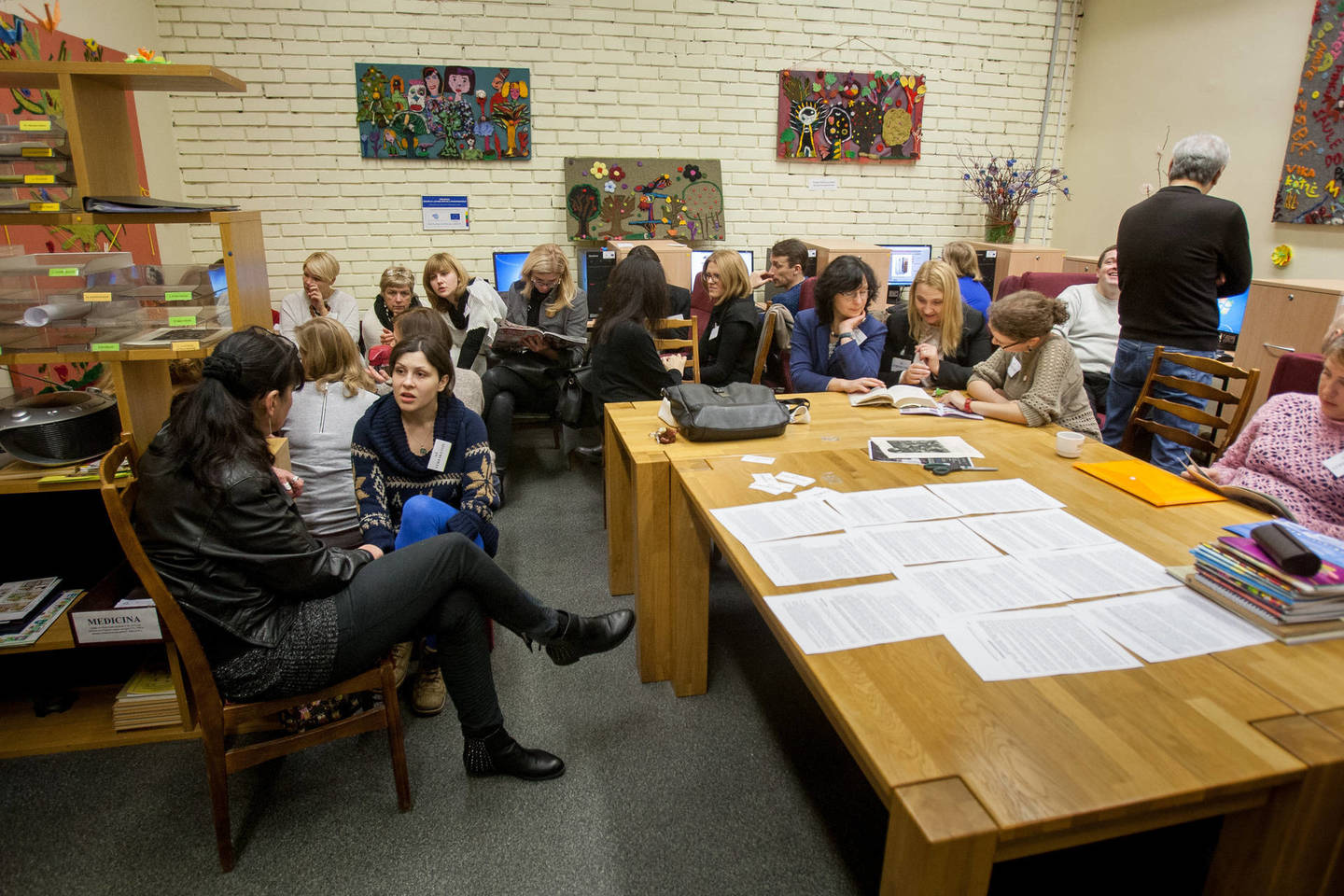 Dvi pirmąsias pamokas S.Daukanto progimnazijos pedagogai leido mokytojų kambaryje.