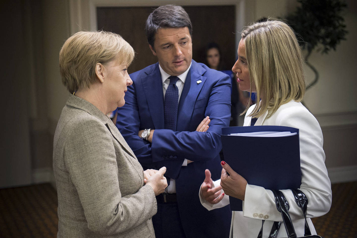 Europos Sąjungos (ES) šalių nuomonės dėl tolesnių sankcijų Rusijai pritaikymo išsiskyrė.