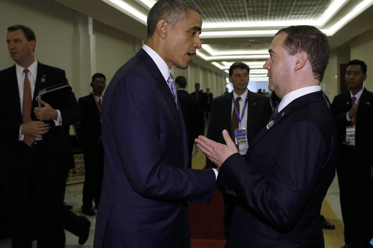 Rusijos premjeras Dmitrijus Medvedevas, susitikęs su JAV prezidentu Baracku Obama, kad Vakarų šalys turėtų atšaukti sankcijas Maskvai