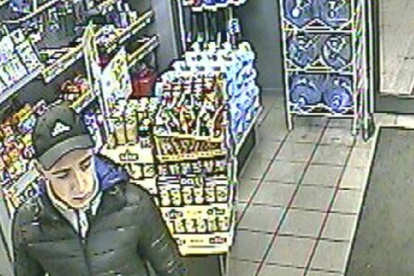 Vaizdo kameros užfiksavo asmenis, galinčius turėti vertingos informacijos.