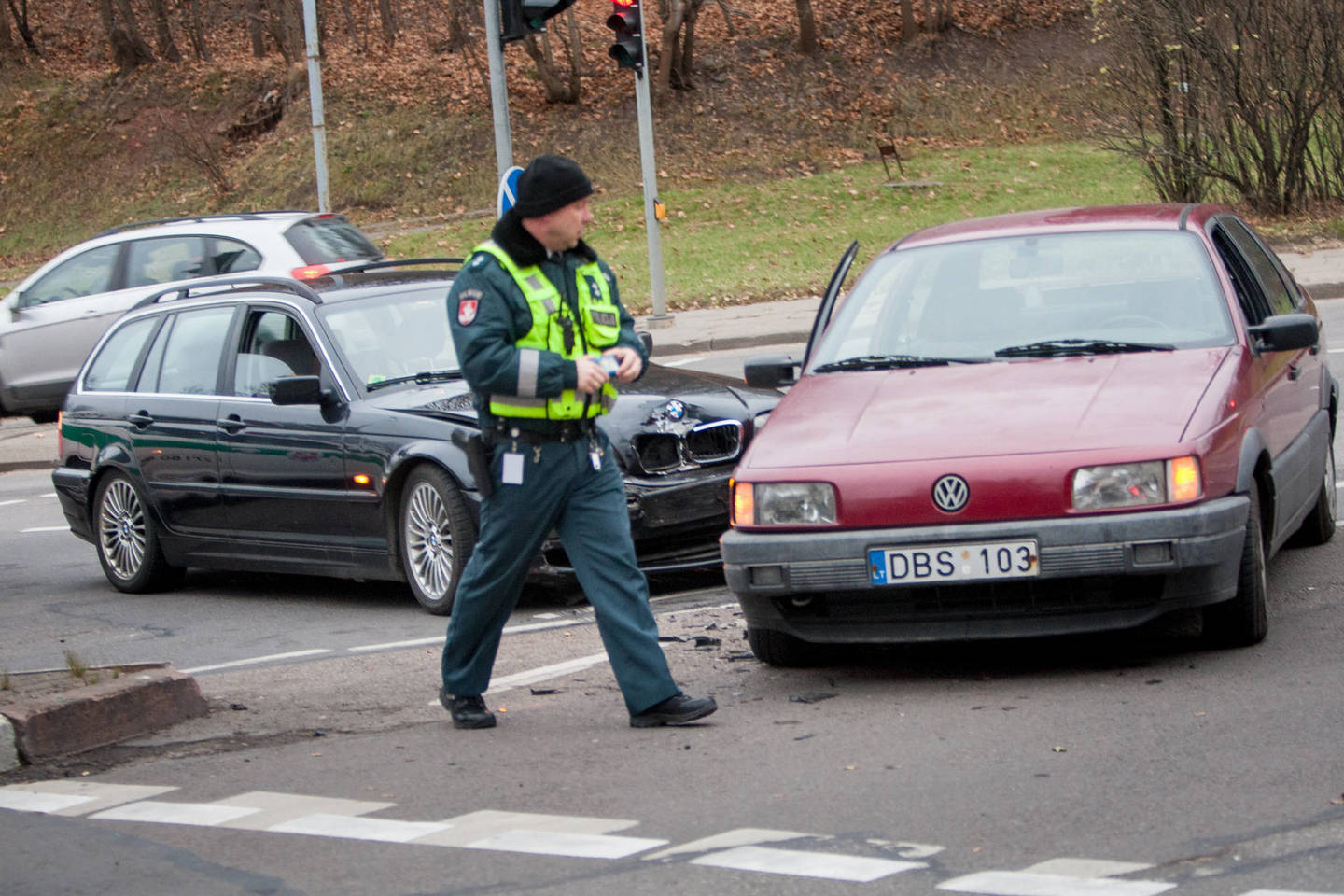 Vilniuje susidūrus dviem automobiliams nukentėjo moteris.