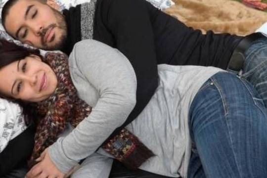 Už pinigus klientus apkabinanti amerikietė vos spėja suktis