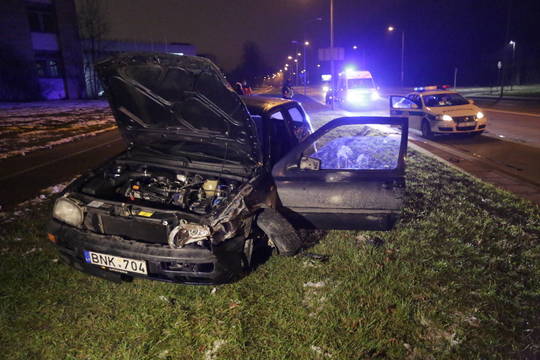 Girtas vyras Vilniuje sukėlė avariją ir pareigūnams pasiūlė kyšį