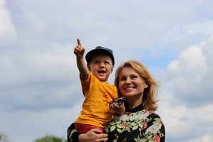 Neringa Nekrašiūtė nuo mažų dienų prie scenos pratina ir sūnų