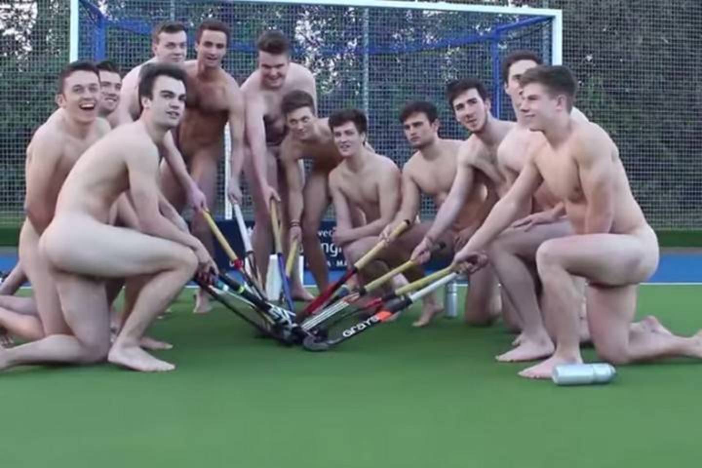 Akcijoje dalyvavę studentai siunčia žinutę, kad sportas turi būti atviras visiems ir homoseksualių atletų teisės neturėtų būti ignoruojamos.