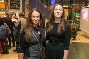 Dainininkė Asta Pilypaitė su dukterimi Saule - lyg seserys