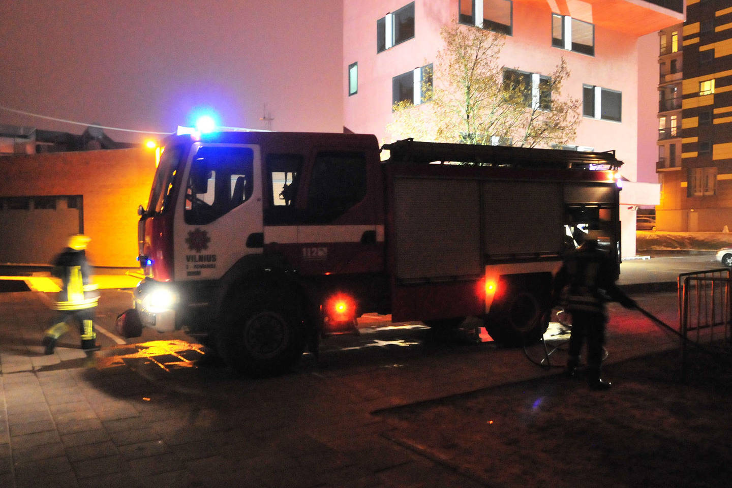 Vilniuje degė LNK sandėliukas.
