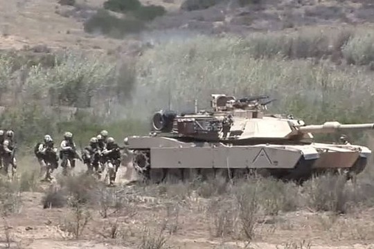 NATO šalyse JAV papildomai dislokuos 150 tankų ir šarvuočių
