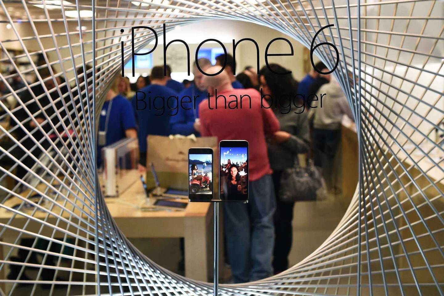 Likus kelioms dienoms iki naujųjų kainų paskelbimo, pirmadienį, Rusijoje „Apple“ interneto parduotuvė neveikė - pabandžius įsigyti prekių atsirasdavo žinutė apie atliekamus atnaujinimus.