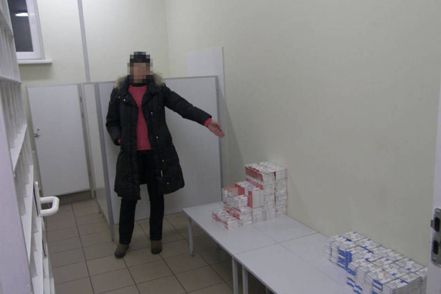 Baltarusė automobilio slėptuvėse į Lietuvą vežė kontrabandinių cigarečių.
