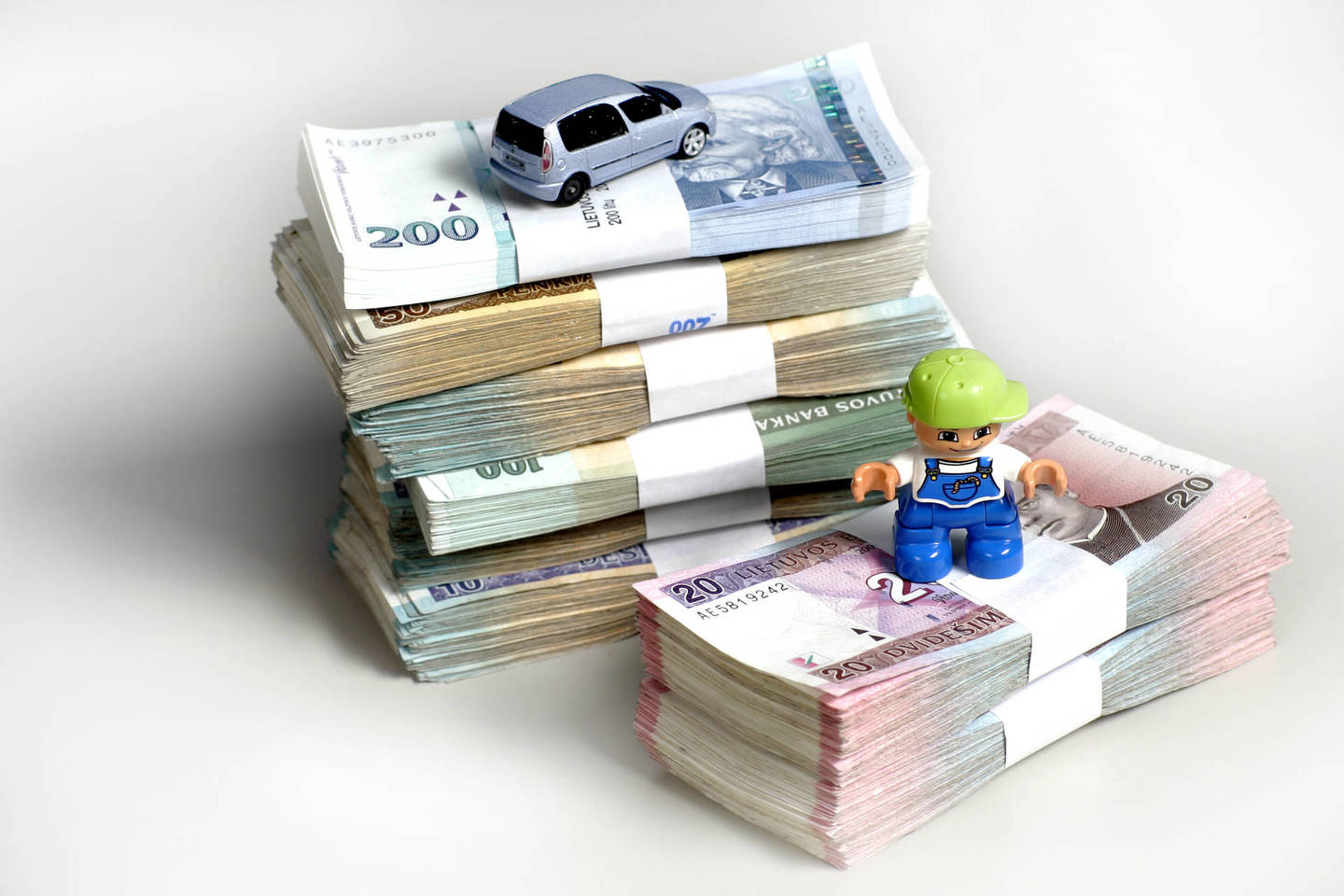 Moterys ir vyrai skirtingai vertina riziką ir turi skirtingas elgesio su pinigais strategijas.