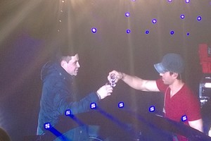 E. Iglesio šou Kaune: šėlstanti minia ir išgertuvės su gerbėju