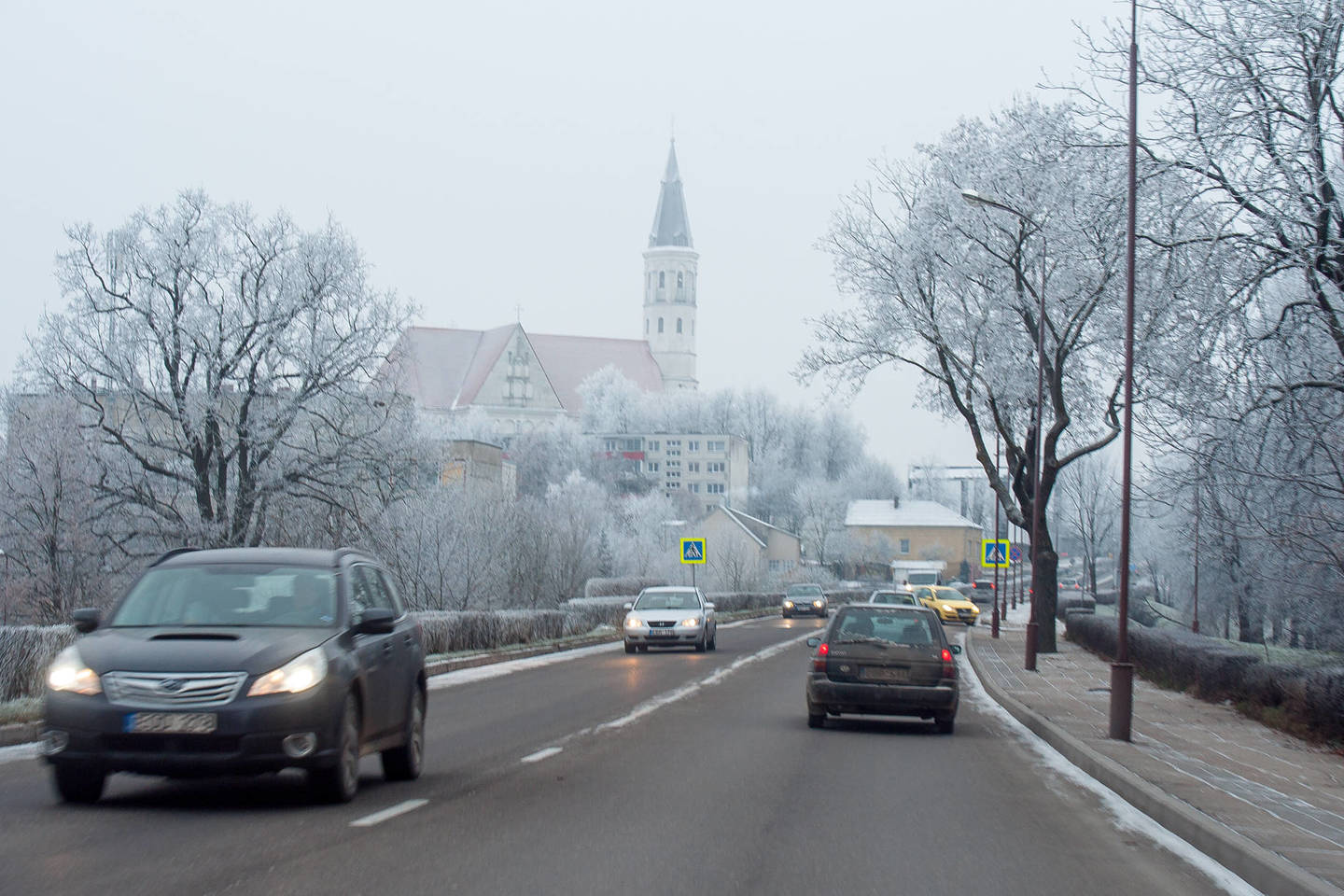 Žiemiški orai kol kas pasireiškia tik neigiama temperatūra, o baltojo sniego apkloto teks dar kurį laiką luktelėti.