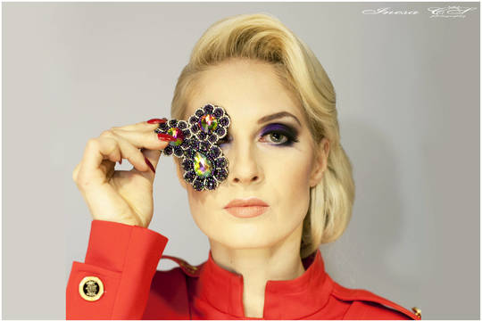 Grupės „Magnit“ merginos pasipuošė Kalėdiniu makiažu