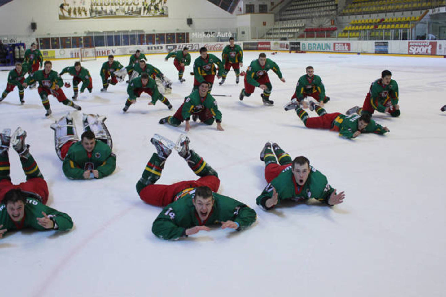 Dėl teisės žaisti I divizione lietuviai kovos gruodžio 7-13 dienomis.