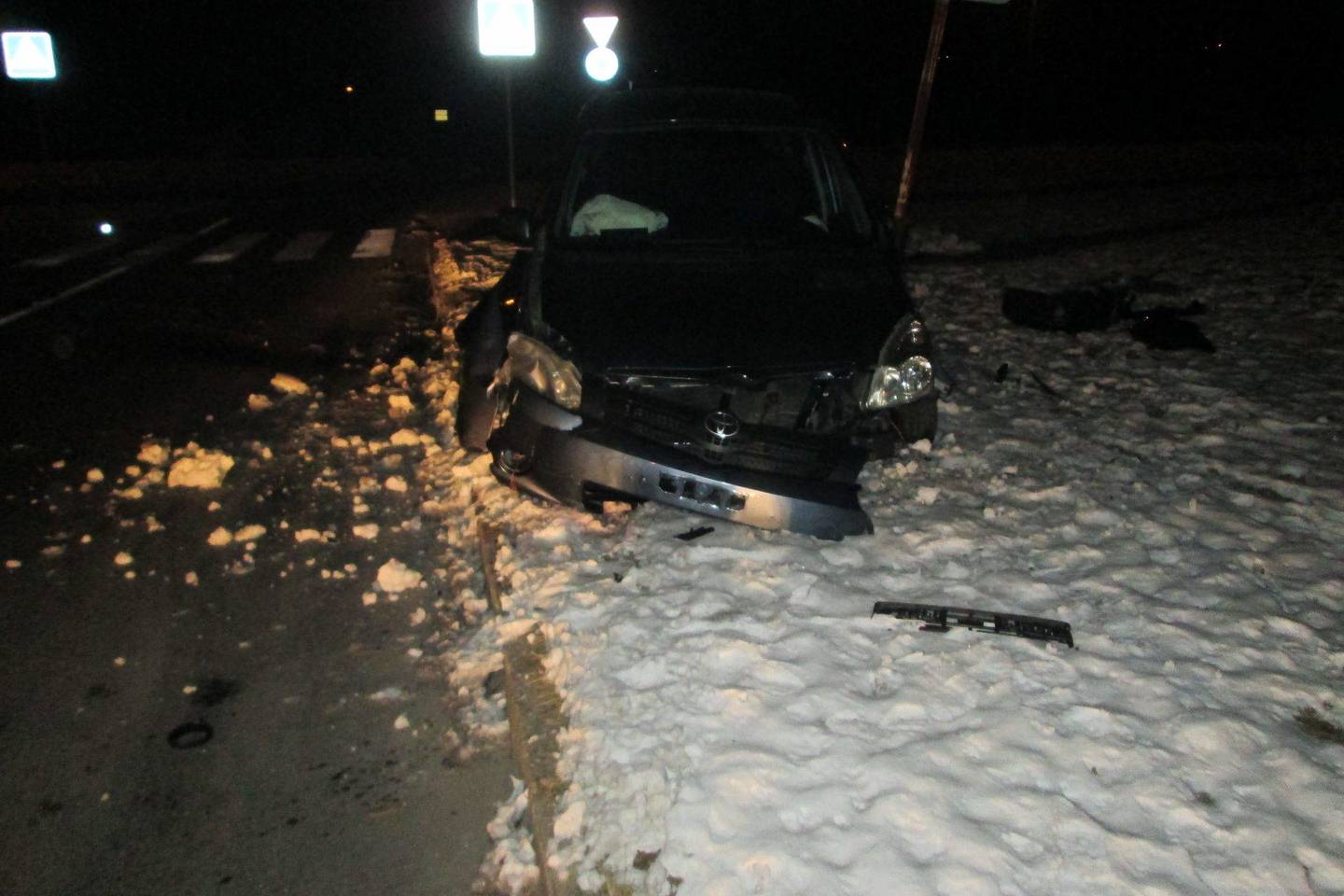 Girto elektrėniškio, neturinčio teisės vairuoti, pasivažinėjimas baigėsi eismo įvykiu, kurio nuslėpti vairuotojui nepavyko.