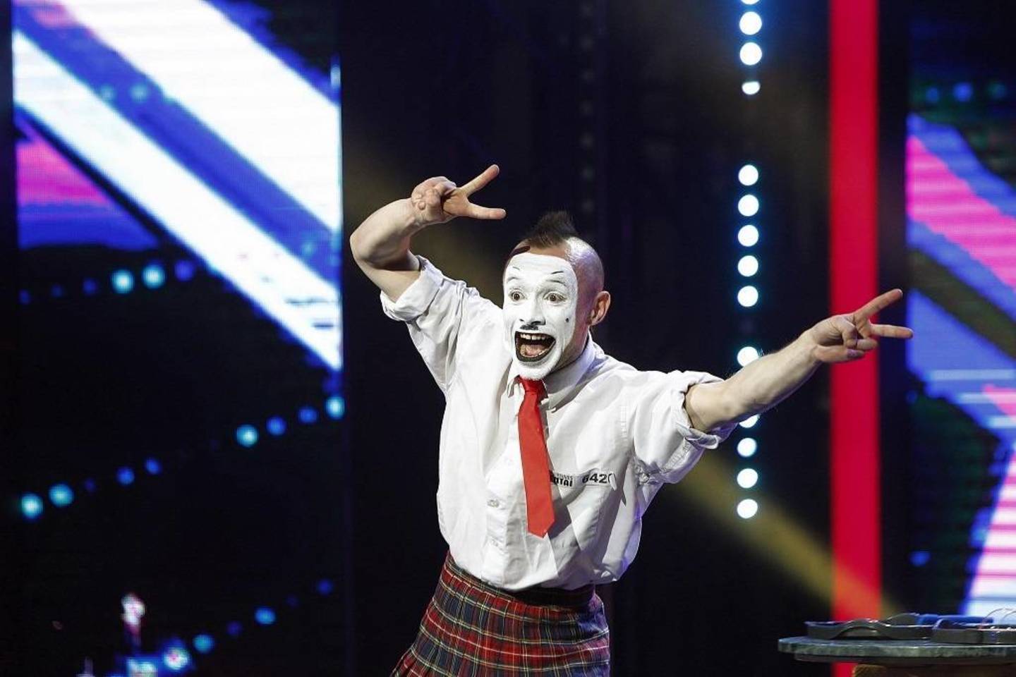 Ar iš Izraelio atvykusiam aktoriui pavyks aplenkti 9 konkurentus ir iškovoti galimybę pasirodyti „Lietuvos talentų“ superfinale?