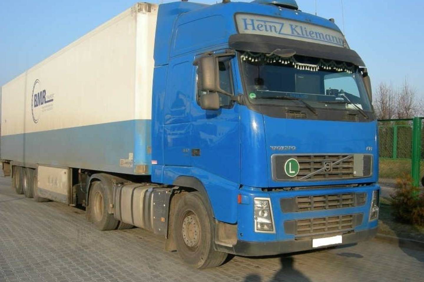 Krovininio automobilio daiktadėžėje – beveik 10 tūkst. atminties kortelių.