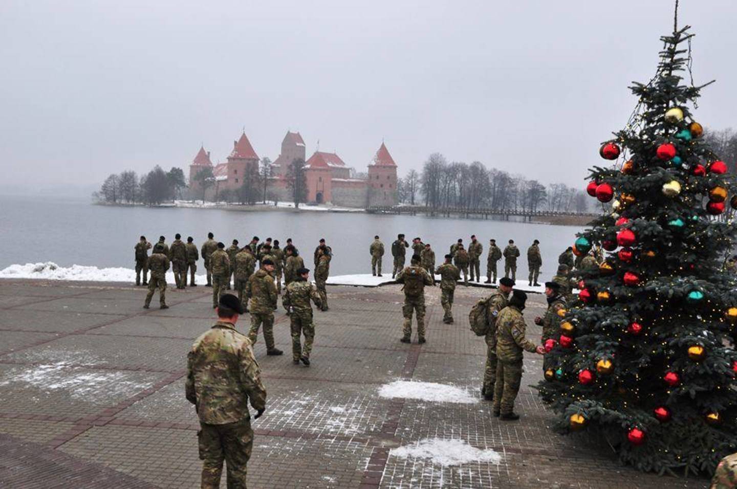 Danijos karių ekskursija Trakų pilyje.