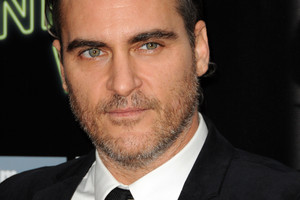 Pelenės istorija: Aktorius J. Phoenixas pasipiršo jogos trenerei