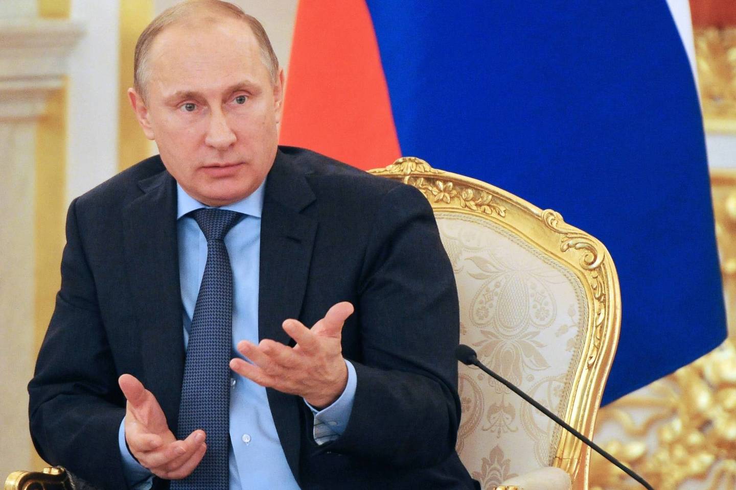 V.Putinas ėmė susilaikyti nuo atviros kritikos Ukrainos valdžiai.