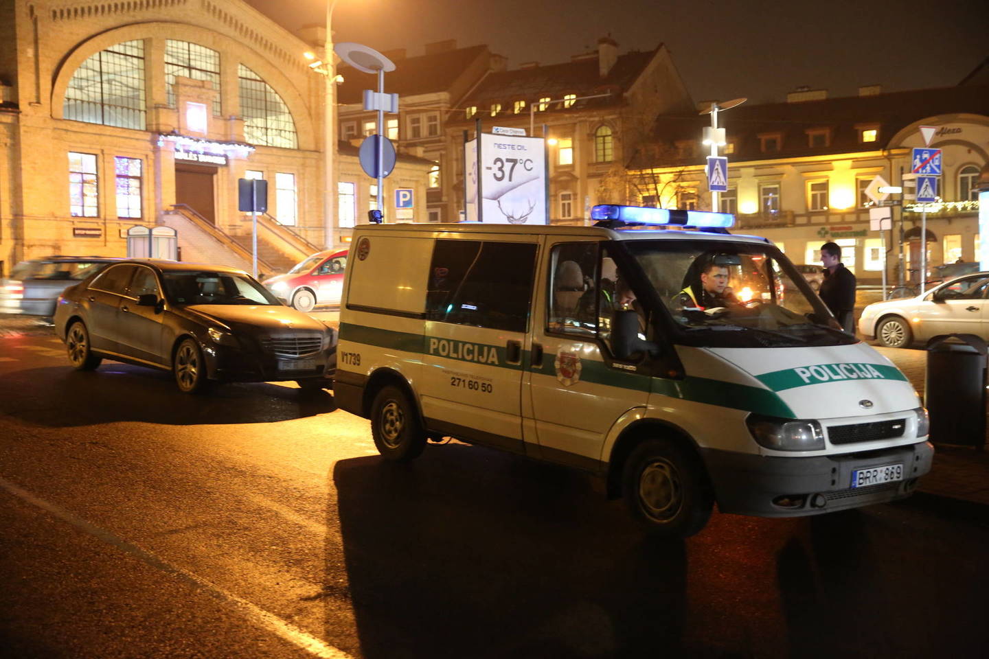 Automobilis „Mercedes Benz“ Vilniaus senamiestyje partrenkė pėsčiąjį.