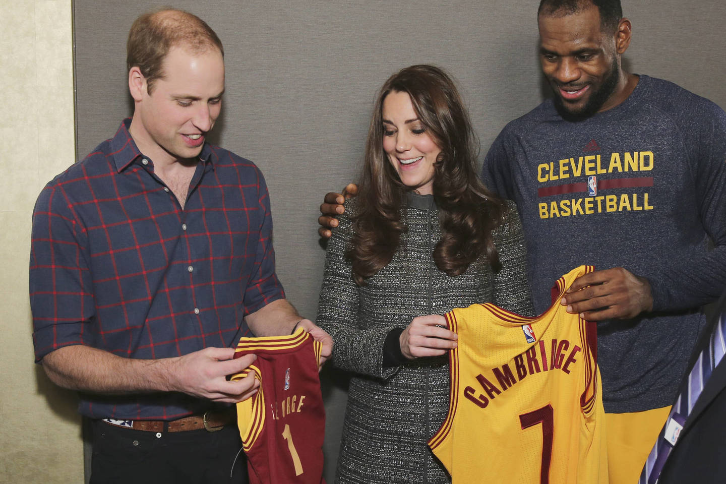 Williamas ir Kate stebino ne tik netikėtais pasirodymais viešosiose vietose, bet ir draugišku bendravimu su gerbėjais.