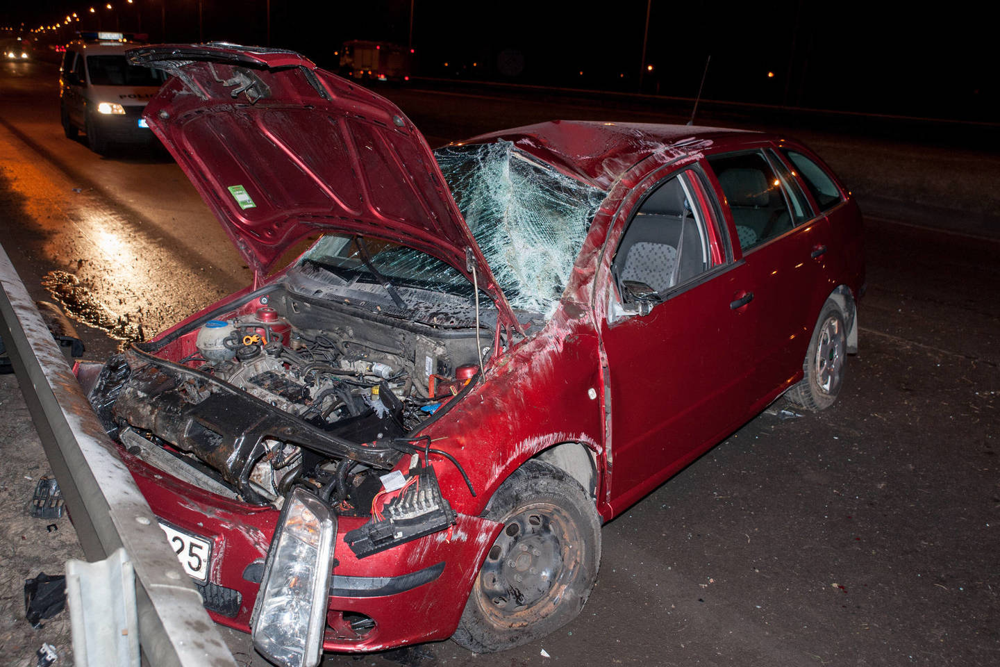 Per avariją automobilis buvo stipriai apgadintas.