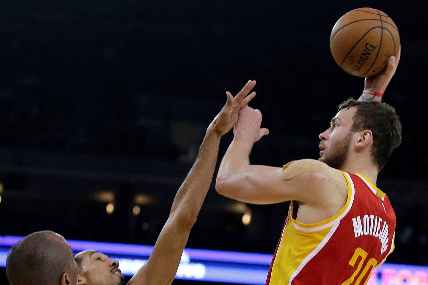 Nors žaidė prieš NBA lyderius, D.Motiejūnas pasirodė solidžiai.