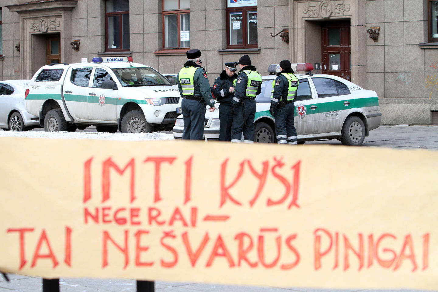 Trakų rajone įkliuvo kyšį paėmęs kelių policininkas.