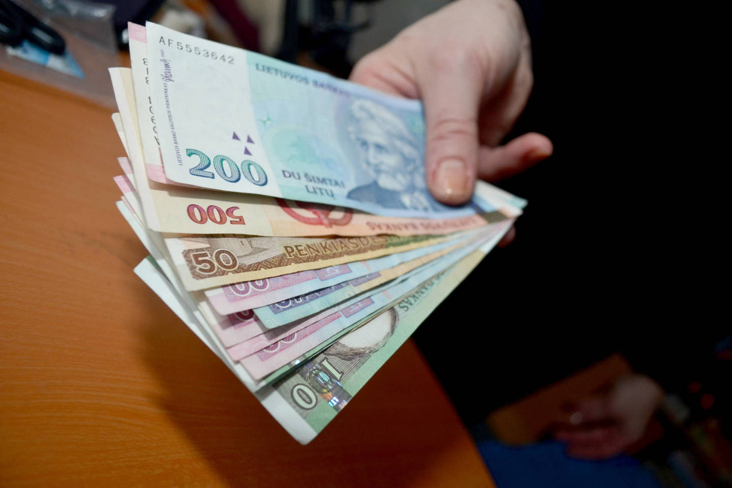 Panevėžio ir Panevėžio rajono pareigūnai ieško nusikaltėlių, vietos gyventojams pridariusių tūkstantinių nuostolių.