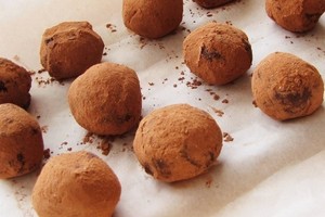 Puiki idėja Kalėdų dovanai – šokoladiniai triufeliai su cinamonu