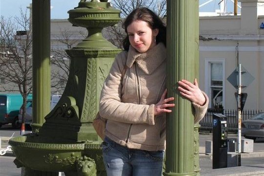 Sūnų beveik iki 3 metų maitinusi moteris trokšta dailesnių krūtų