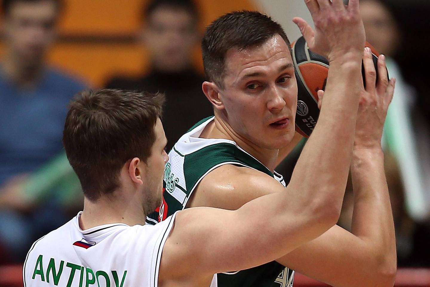 „Žalgiris“ galėjo užsitikrinti vietą „Top 16“ etape pats, bet pralaimėjo Kazanėje.