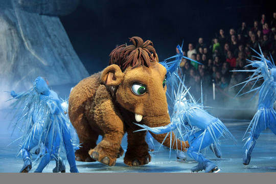 „Ledynmečio“ personažai kauniečiams parodė nuotaikingą spektaklį