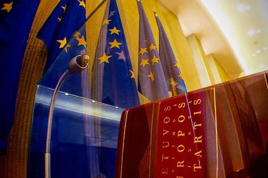 Per pirmininkavimą ES Seime bandė užverbuoti darbuotojus