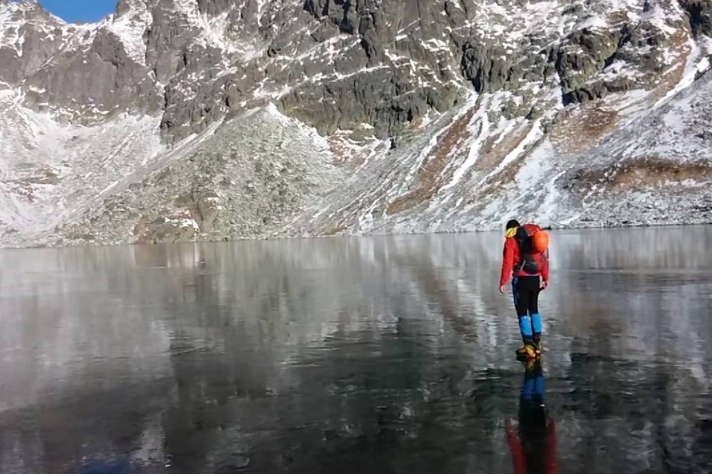 Tomo Nunuko ir jo draugo pasivaikščiojimas ledu panašesnis į vaikščiojimą oru arba vandeniu.