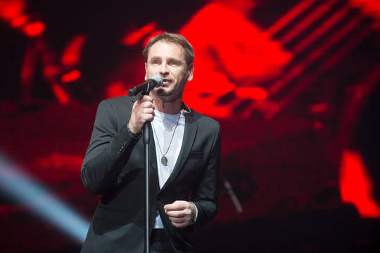 M. Mikutavičiaus koncerte - šėlstanti minia ir parašas ant krūtų