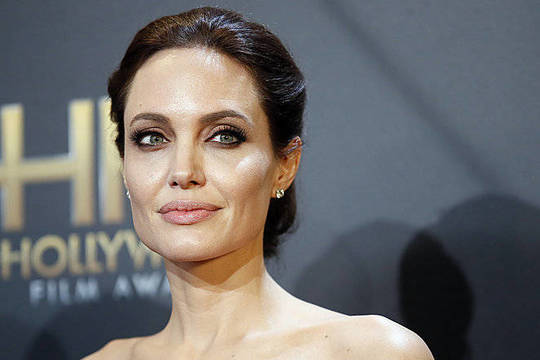 Į savo filmo premjerą A. Jolie neatvyks, mat serga vėjaraupiais